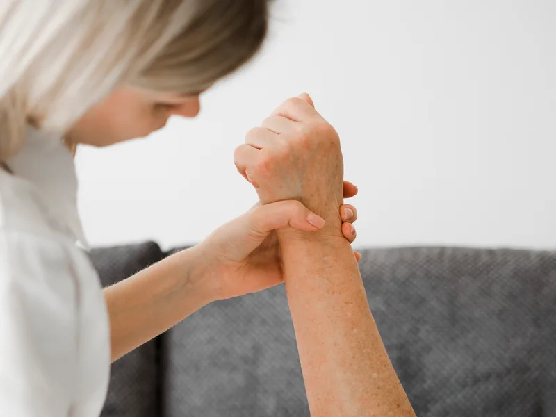 Chiropractic care for neuropathy at Full Circle Health in Chesterfield